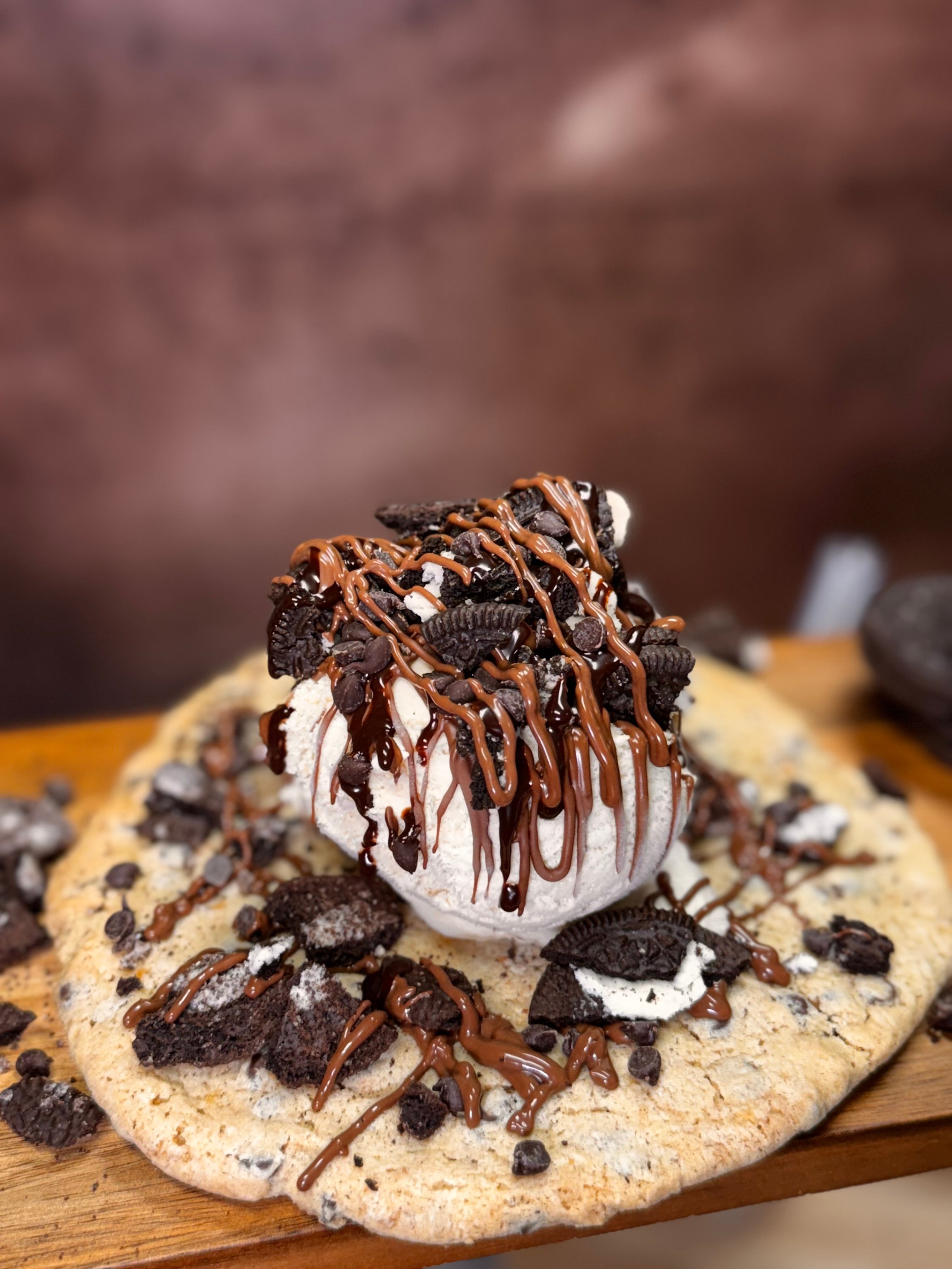 Giant 1/2lb Cookie Oreo Sundae | C O N E Y W A F F L E